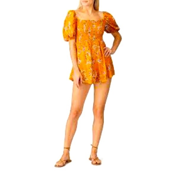FLYNN SKYE🍒SIZE MEDIUM 🍒JUSTINE ROMPER YELLOW MAIZE COLORED WHITE FLORAL PRINT - Picture 1 of 9